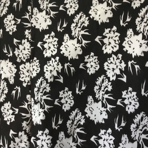 Black & White Leggings 👖 size S 💫 - Picture 2 of 2